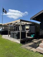 Black Sails Kuaotunu - across the road from beach! - B&B Kuaotunu