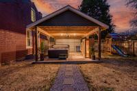 Luxury STL Oasis: Sauna, Firepit Lounge & Games - B&B St Louis