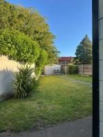 Entire Cozy Home near Stadium, Backyard & Parking - B&B Launceston