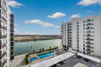 DVH Luxe Retreats, 2BR Yas Island, Ferrari World & Yas Mall - B&B Abu Dabi