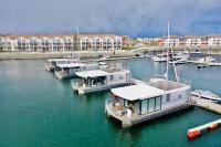 Exclusives Hausboot, 2 xSchlafzimmer, Küche, 1xBad, 1xGäste Wc, Parkplatz, Sonnenterrasse - Chambres d'hôtes Ostseebad Boltenhagen