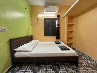 Kleines Zweibettzimmer