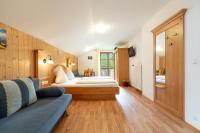 Habitación Doble con balcón (2 adultos + 1 niño)