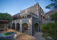 Kitta Mani Towerhouse - Mountain Views & Garden - B&B Koíta