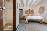 Kamer met Queensize Bed en Uitzicht op het Zwembad