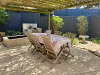 Spacious Holiday house with swimming pool - Bed and Breakfast Blomtuin