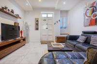 Sunlit Rabat Maisonette with Private Terrace & BBQ by 360 Estates - Ferienwohnung Rabat