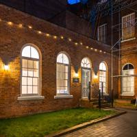 Central Wolverhampton 3-Bed Townhouse - Gated & Secure - Bedroom TV 1CO - B&B Wolverhampton