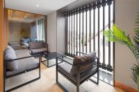 Visionary Hospitality Bassersdorf, Zürich - Premium Apartments in Swiss Style with Free Parking, Washer, Kitchen, Terrace, Vaulted Cellar Event Room, Bus Stop, 15' City & Airport - B&B Bassersdorf