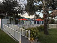 Blue Sky Beach Cottage - Cocoa Beach downtown - B&B Cocoa Beach