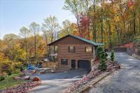 Secluded Cubs Den Retreat in Wears Valley Sleeps 10 Hot Tub Pool Table Dog Friendly - Chambres d'hôtes Sevierville