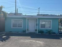 St Pete Beach 2 bedroom cottage 500 feet to sand - Chambres d’hôtes St. Pete Beach