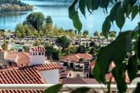 Calm Lake Balcony with a view - Chambres d’hôtes Kastoria