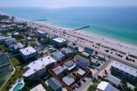 Just Beachy! One bed one bath charmer steps to beach - B&B Bradenton Beach