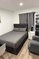 Stylish Modern Gatwick Studio, Free Parking, Free WiFi - B&B Copthorne