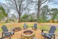 Dog-Friendly Yard, 5 Mi to Uptown Charlotte Home - B&B Charlotte