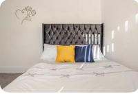 Tastefully Finished 2 Bedroom holiday & Short let cottage in Greater Manchester - Ferienwohnung Little Lever