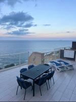 Oceanfront 3BR Penthouse Luxury & Views in Sliema - B&B Sliema