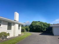 Mount Taranaki Basecamp 4BR Farmhouse & Games Room - B&B Mahoe