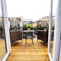Bournemouth sea view apartment with balcony, minutes from award winning beach and pier - B&B Bournemouth