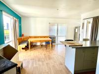 Self check-in sleepout with bathroom - B&B Te Miro