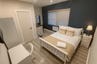 Chic Studio Auto Check-In, 15 Min to Central - B&B London