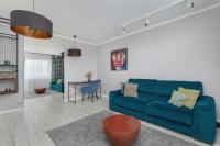 White and Blue Apartment in Szczecin with City View and Desk by Noclegi Renters - B&B Stettino