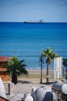 Anteia's Seaview Suite just steps from Finikoudes Beach Larnaca - B&B Larnaka