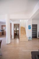 Hubstay - Blue Harmony Villa in Protaras - 5 min Walk to the Beach - B&B Paralímni