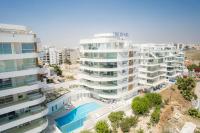 Seaview Pearl in Mackenzie with Pool & Jacuzzi - Bed and Breakfast Larnaca