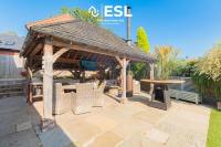Charming Cottage 3-Bedrooms Sleeps 8 & Hot Tub - Bed and Breakfast Lower Whitley