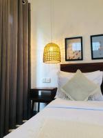 Kickin' Surf Lodge - B&B Weligama