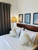 Kickin' Surf Lodge - B&B Weligama