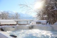 Charming family Chalet for 8 people, with private Hot Tub - Chambres d'hôtes Les Clefs