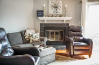 Harbor Ridge - Lakefront Retreat, Great Views, Pool and Dock Access! - B&B Goodview