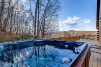 Luck's Lockout - Mountain Retreat, Balcony, Hot Tub, and Grill - B&B Waynesville