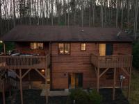 Majestic - Modern Cabin, Hot Tub, & Game Room! - B&B Gerton