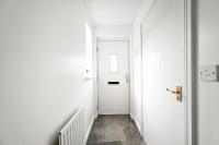 Modern London Home - 3 BED, Sleeps 7, Parking & Games - B&B Thamesmead