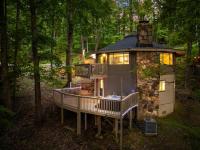 Cozy Cabin Villa Getaway with Hot Tub half mile from OBER - Ferienwohnung Gatlinburg