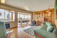 Stunning MCM Escape with Mtn Views in San Bernardino - Chambres d’hôtes San Bernardino