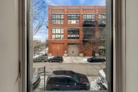 Stylish 3BR Gem in Prime Location - B&B Chicago