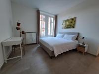 One-Bedroom Standard Apartment