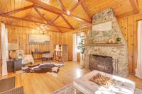Trails, Wine and Events! Cuyahoga Falls Retreat - B&B Cuyahoga Falls