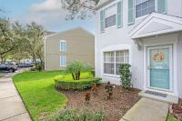 Gated Elegant 2BR Townhome - KING Bed, Pool, WiFi, Wash & Dry, AC, Private Patio facing preserves, Free Parking -- NICE FOR Medical, Business, Groups, Relo - by Moffitt Cancer CTR, Tampa Palms, Hunters Green, Live Oak, Cory Lake, New Tampa, Wesley Chapel - Ferienwohnung Tampa