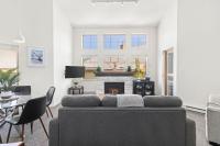 3BR in Tyndall Stone Lodge, Village Location with Olympic Plaza Views, Fireplace, Hot Tub - B&B Whistler