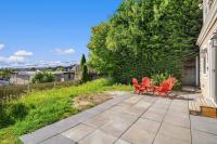 Queen Anne Basement Sun Soaked Yard Elliott bay - B&B Seattle