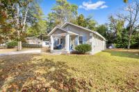 Hay House- Adorable and updated home! - B&B Fayetteville