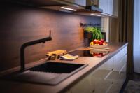 White LUX apartments next to the Old town with free parking - B&B Riga