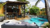 3BR Bali-Inspired Pool & Spa GC Skyline View - B&B Gold Coast