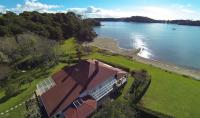 Oakura Bay Villa - Stay Waiheke - B&B Tapu